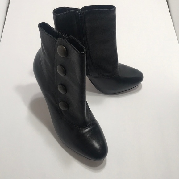 Steve Madden Shoes - Steve Madden Elivate black leather heel boots